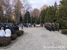 Pietna spomienka a kladenie vencov pri prleitosti Da vojnovch veternov - de ervench makov