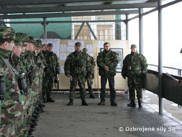 Taktické cvičenie s bojovou streľbou práporu okamžitej reakcie Martin
