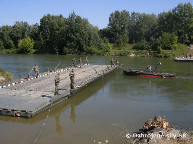 Mnohonárodný prápor TISA, v rámci cvičenia, začal s pomocou pri povodniach