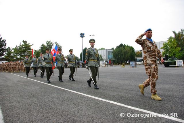 Medaily za službu v operáciách pre slovenských a maďarských vojakov