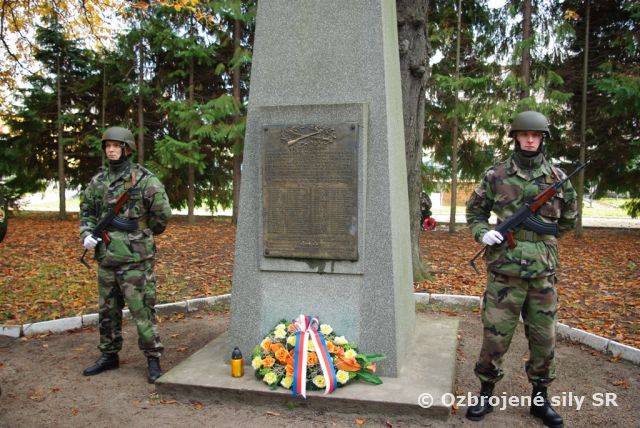 Vojaci si uctili pamiatku zosnulých