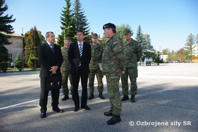 Minister obrany navštívil posádku Michalovce