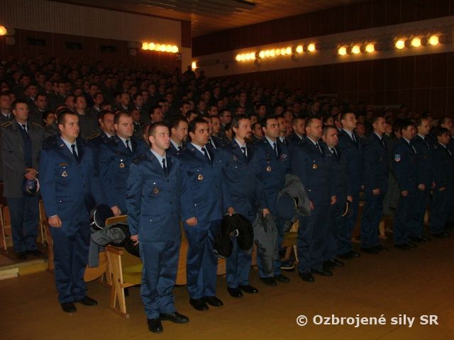 Slávnostný nástup príslušníkov vrtuľníkového krídla generálplukovníka Jána Ambruša v Prešove