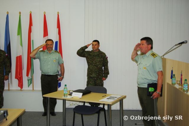 V pozemných silách to s prácou poddôstojníkov myslia vážne