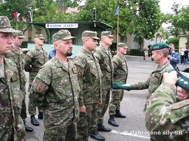 Dekorovanie certifikovaných jednotiek 13. mechanizovaného práporu