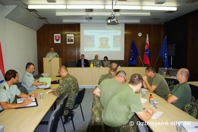 Americkí lektori odovzdávajú svoje skúsenosti v oblasti logistiky 