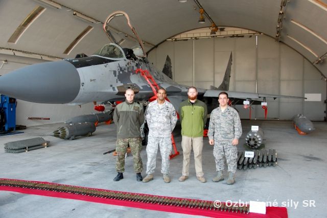 Americkí likvidátori výbušnín na Sliači