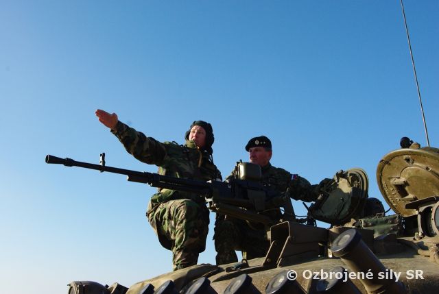 Z Kamenice nad Cirochou  zazneli výstrely z tankov 