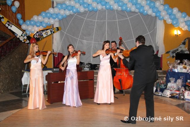 18. letecký ples zmiešaného krídla Sliač