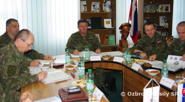 Výjazdové rokovanie členov vojenskej rady 