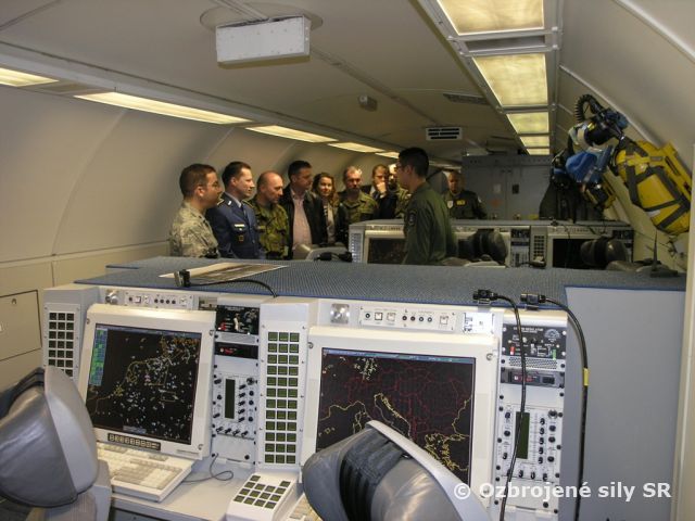 Vojenskí diplomati na cvičení MACE XIII