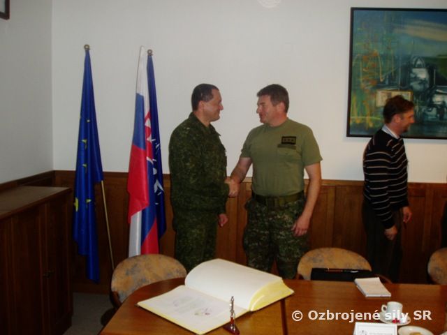 Bieloruský Inšpekčný tím navštívil Veliteľstvo pozemných síl v Trenčíne 