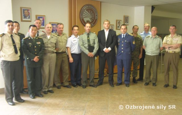 Vojenskí diplomati navštívili vzdušné sily
