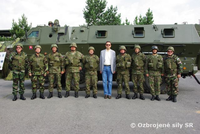 Úspešná certifikácia zavŕšená bojovými ostrými streľbami za prítomnosti najvyšších predstaviteľov OS SR