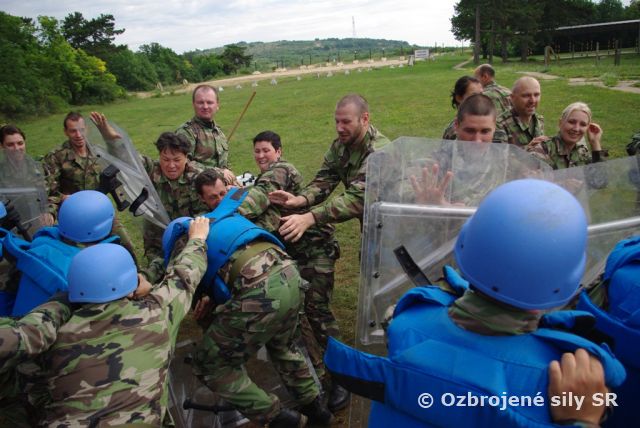 Druhý týždeň výcviku budúcich modrých baretov v obrazoch