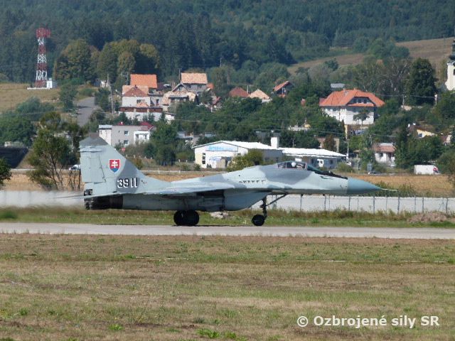 Návrat lietadla MiG-29AS VzS OS SR z CIAF-u 2012