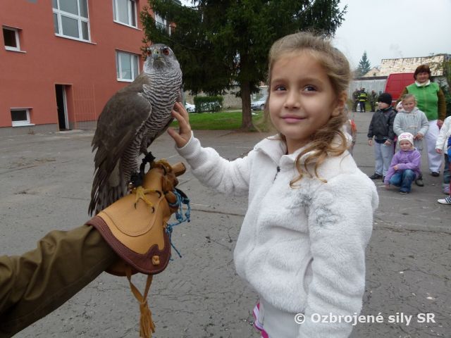 Medzi deťmi sú vojaci vždy vítaní
