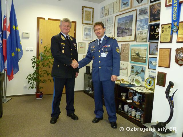 Veliteľ vzdušných síl prijal svojho maďarského partnera