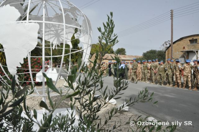 Modré barety na Cypre si pripomenuli Deň mierotvorcov