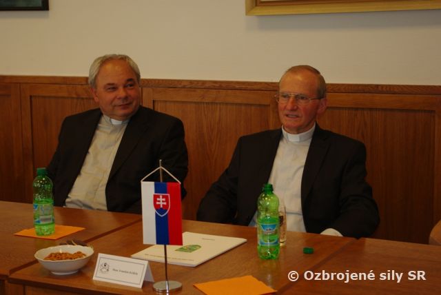 Ordinár ozbrojených síl zavítal na pozemné sily 