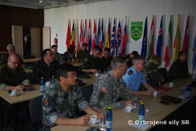Akreditovaní pridelenci obrany navštívili Veliteľstvo pozemných síl