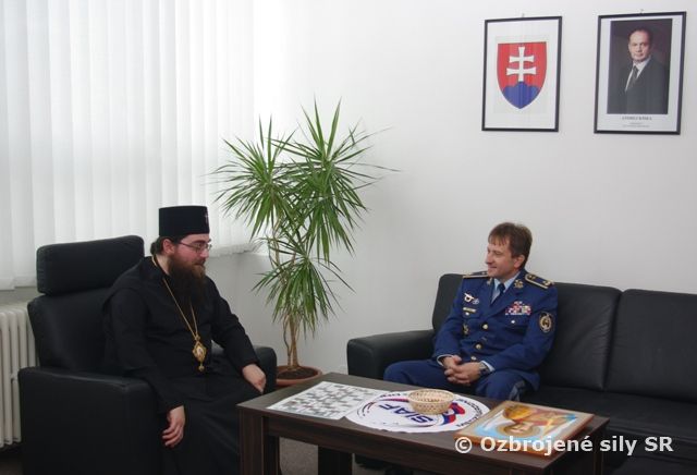 Metropolita Rastislav na návšteve vzdušných síl