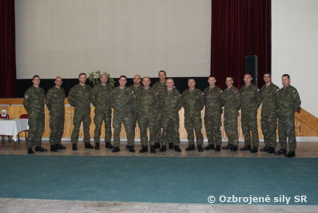 Poradová prehliadka pred nasadením a slávnostný nástup v Prápore výcviku