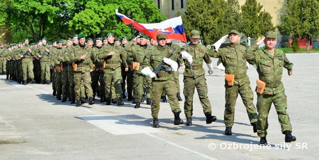 Odovzdanie  velenia 1. mechanizovanej brigády plukovníkovi gšt. Kubáňovi