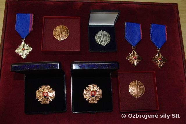 Slávnostný nástup príslušníkov veliteľstva pozemných síl