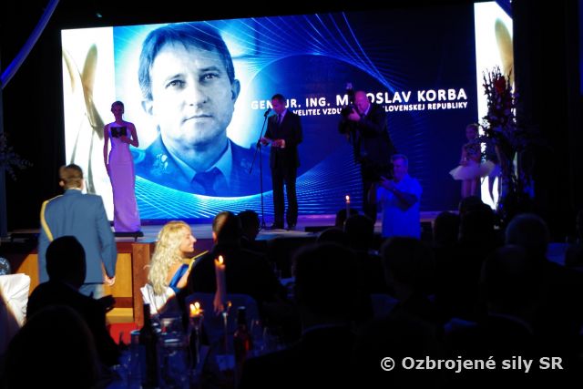 Zlaté krídla pre veliteľa vzdušných síl