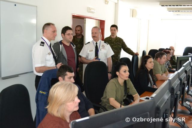 Pracovné rokovanie vojenských hasičských jednotiek vzdušných síl a zástupcov hasičských jednotiek britskej armády