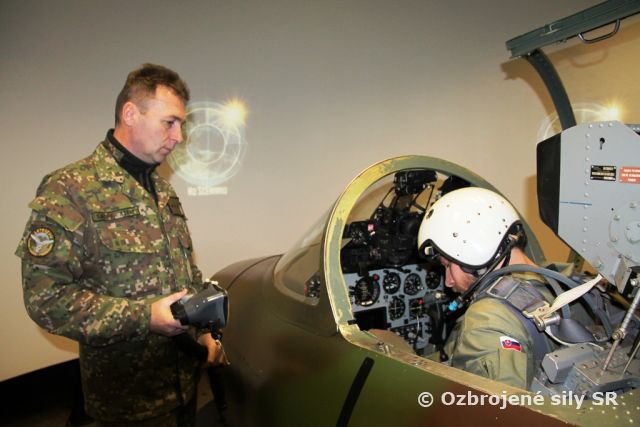 Sliačski výkonní letci  precvičovali núdzové opustenie lietadla