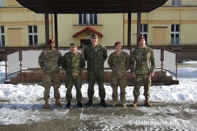 Návšteva amerického mobilného tímu u Strediska CIMIC a PSYOPS