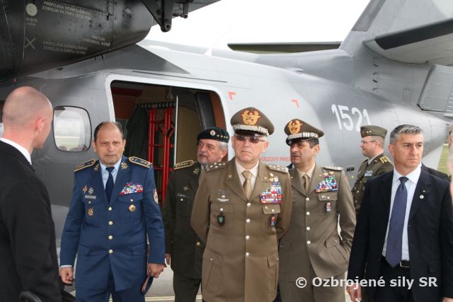 Taliansky náčelník Generálneho štábu navštívil taktické krídlo Sliač