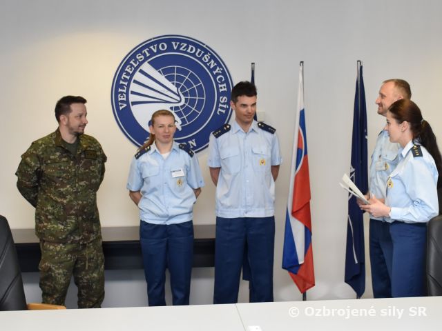 Triedne skúšky riadiacich letovej prevádzky a riadiacich bojového použitia