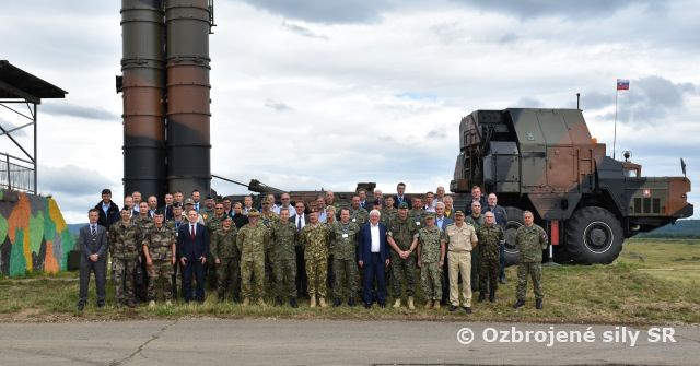 Generálmajor Kocian a významní zahraniční hostia na cvičení MACE XIX 