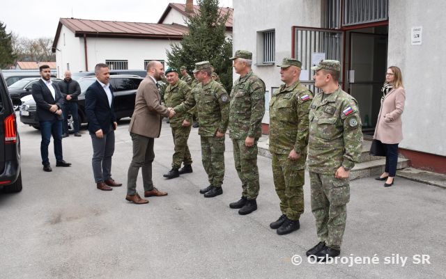 Návšteva ministra obrany vo vzdušných silách