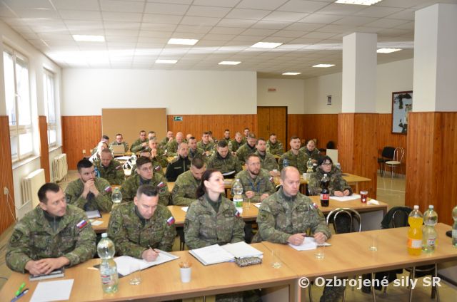 Veliteľská a metodická príprava delostreleckých odborností pozemných síl