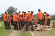 Vojaci z Nitry, Levíc a Serede pomáhajú obyvateľom Štúrova a Komárna