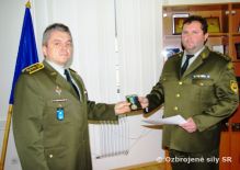 Udelenie vojenskej medaily riaditeľovi odboru operácií a policajných činností VP