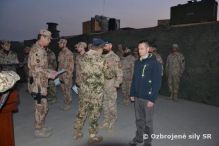 Generál major Huhn ocenil  vojakov v operácii  RS- Afganistan 