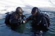 Vojenskí potápači zo Serede plnili úlohy pod ľadom 6
