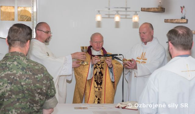 Uvedenie nového dekana vzdušných síl do úradu