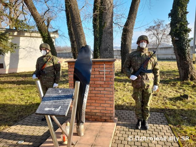 Spomienka pri pamätníku tragicky zosnulých kolegov