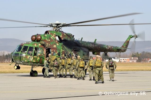 Výcvik alternatívnych spôsobov vysadenia a vyzdvihnutia z vrtuľníka