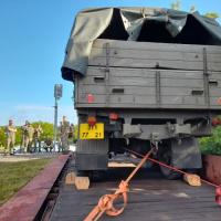 Príslušníci 46. krídla vagónovali