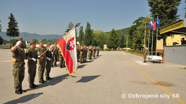 Slávnostné prepodriadenia raketometného oddielu pod velenie prvej brigády