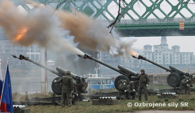 Tradičné delostrelecké salvy