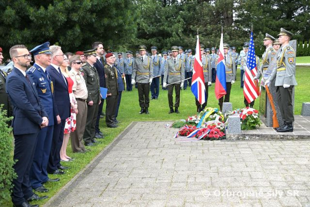 Pietna spomienka na amerických a britských vojakov, ktorí padli v SNP