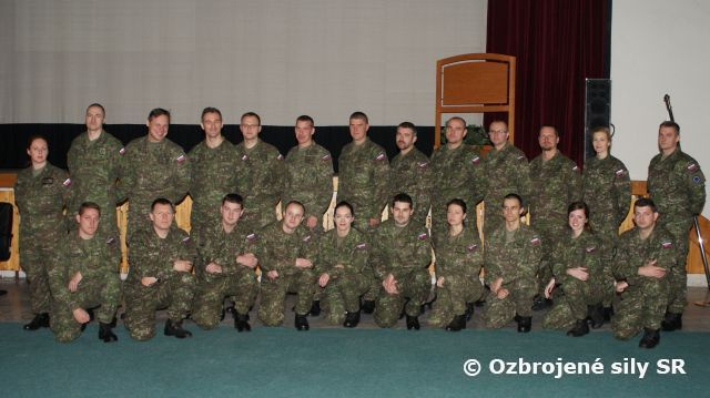 Poradová prehliadka pred nasadením a slávnostný nástup v Prápore výcviku